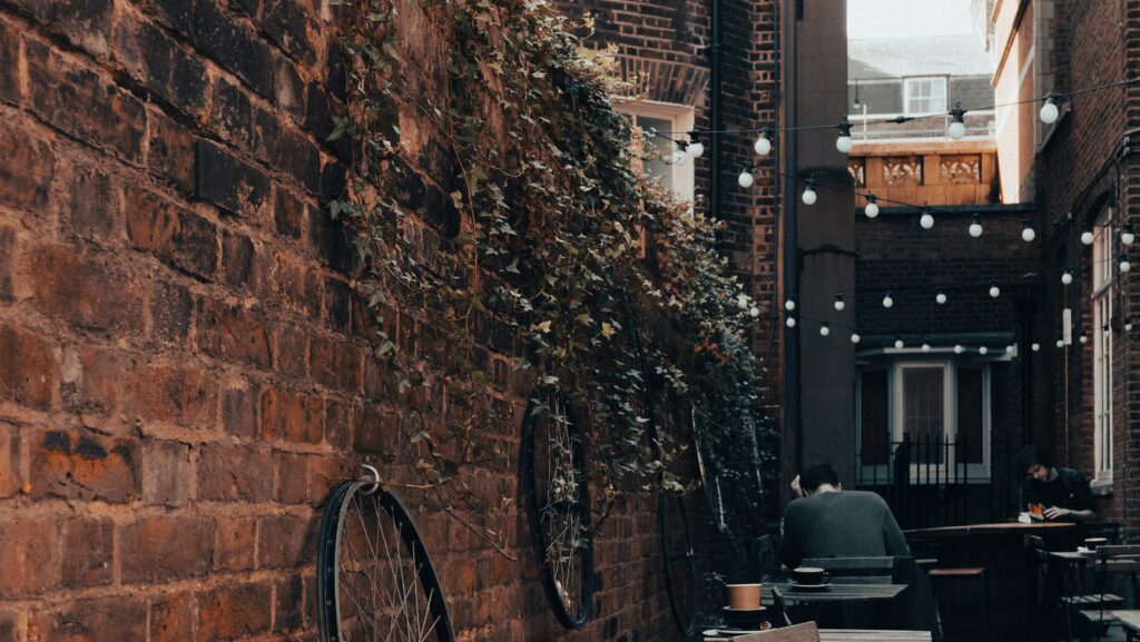 Cozy courtyard vibes from the Waterstones on Gower Street.