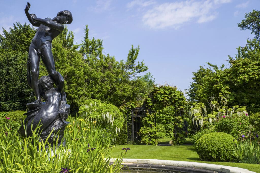 Hylas and the Nymph statue in The Regent's Park.